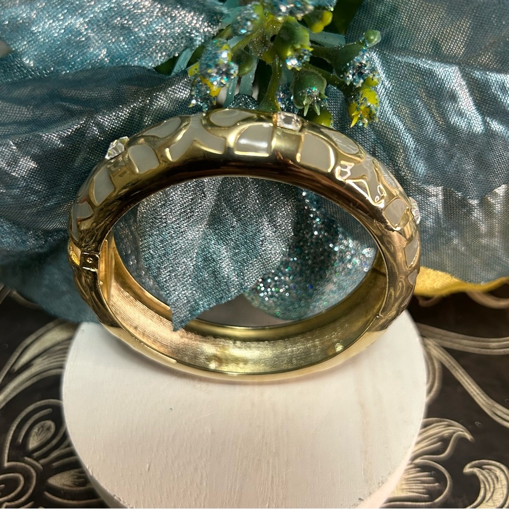 NWOT Nordstrom Sequin Bracelet Grey & Gold Design Open Clasp - Picture 4 of 5